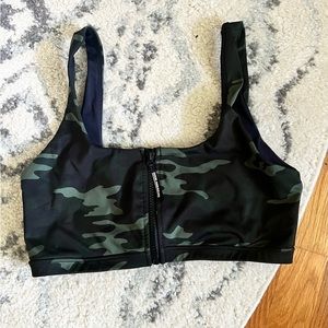 GOOD AMERICAN REVERSIBLE SPORTS BRA TOP SIZE MEDIUM